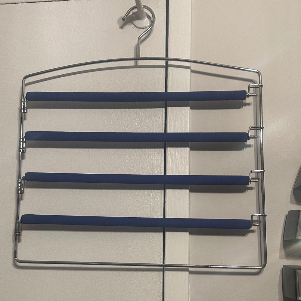 4 Item Hanger